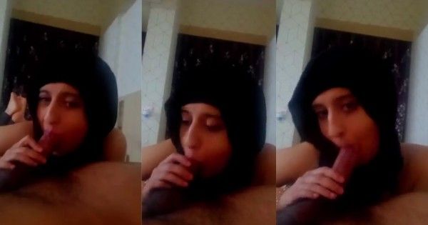 Arab Hijabi Babe in Erotic Videos  Photos